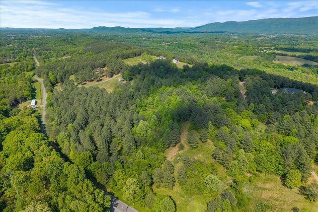 111 County Rd 805, Etowah, TN 37331