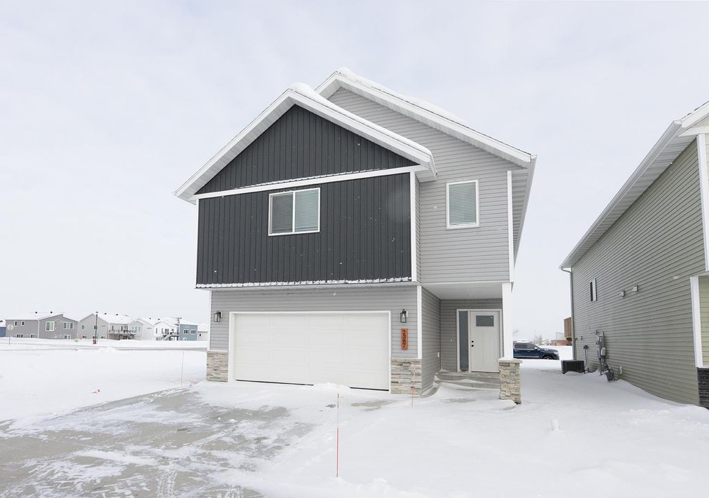 2387 Eagle Valley Drive S, Fargo, ND 58104