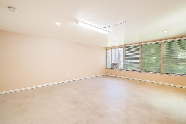 921 Roberts Street, El Campo, TX 77437