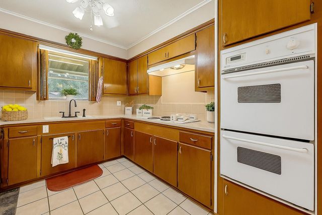 921 Roberts Street, El Campo, TX 77437