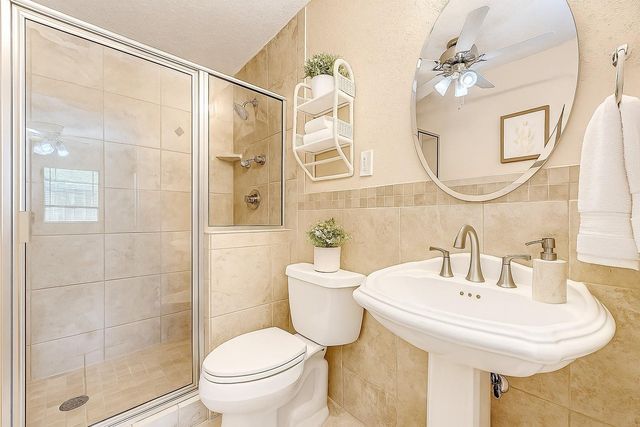 921 Roberts Street, El Campo, TX 77437