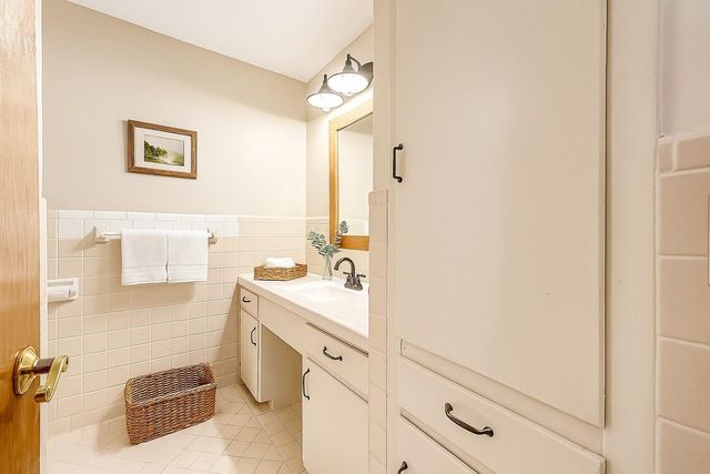 921 Roberts Street, El Campo, TX 77437