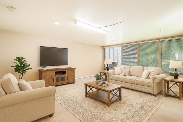 921 Roberts Street, El Campo, TX 77437