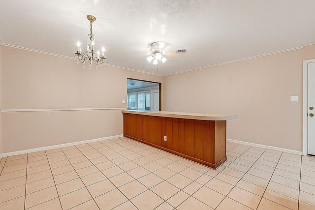 921 Roberts Street, El Campo, TX 77437