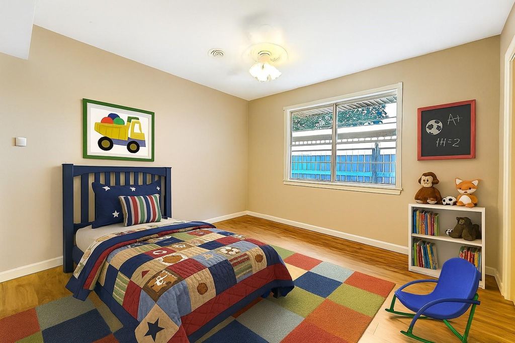 921 Roberts Street, El Campo, TX 77437