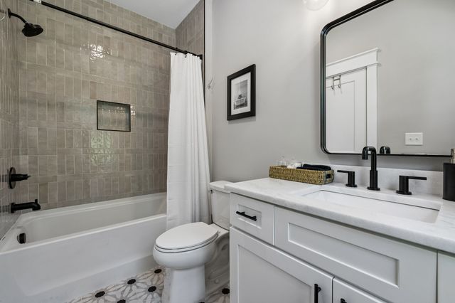 1217 N 8th St, Nashville, TN 37207