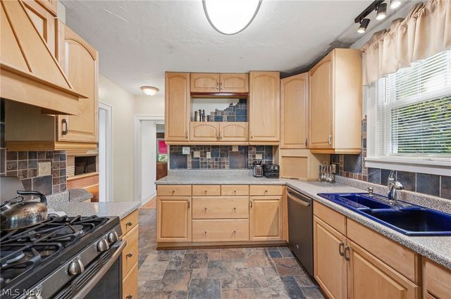 1440 Lewis Drive, Lakewood, OH 44107