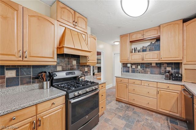1440 Lewis Drive, Lakewood, OH 44107