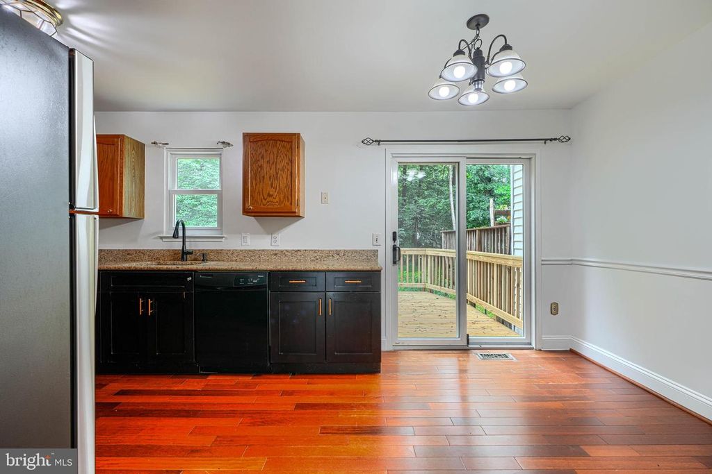 Image 10 of property listing at 9 LONG GREEN CT, Silver Spring, MD 20906