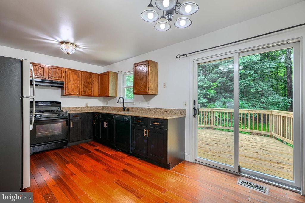 Image 11 of property listing at 9 LONG GREEN CT, Silver Spring, MD 20906