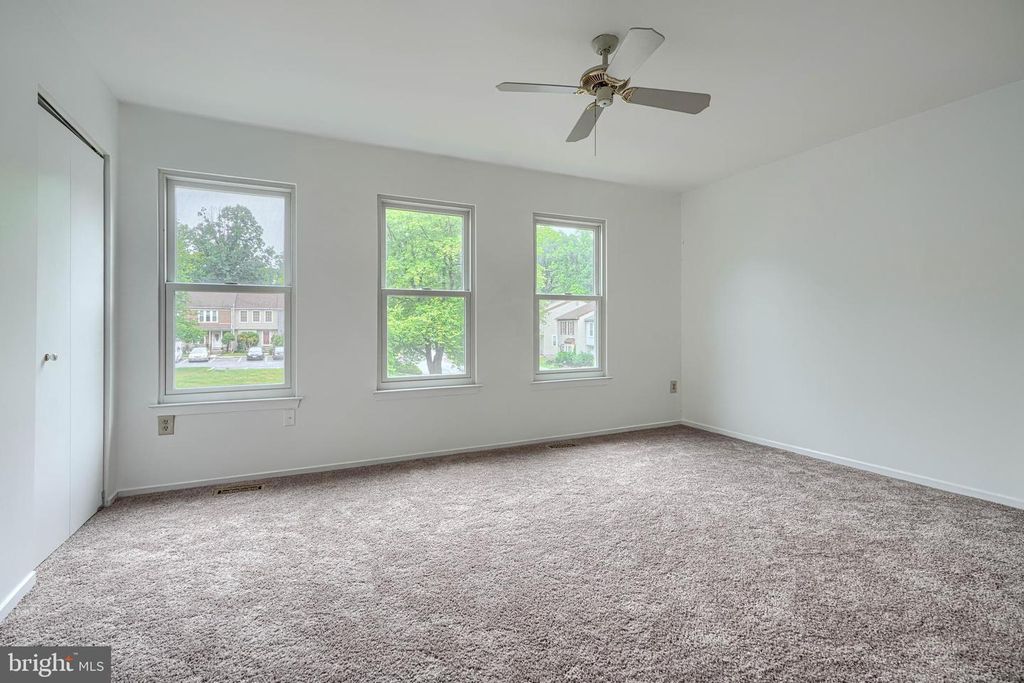 Image 16 of property listing at 9 LONG GREEN CT, Silver Spring, MD 20906