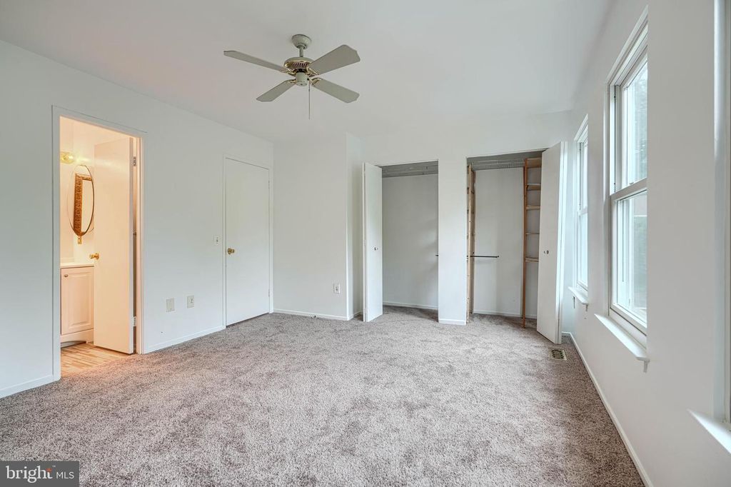 Image 18 of property listing at 9 LONG GREEN CT, Silver Spring, MD 20906