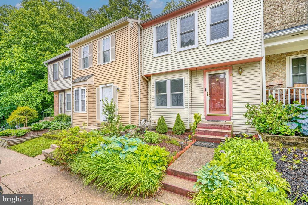 Image 2 of property listing at 9 LONG GREEN CT, Silver Spring, MD 20906