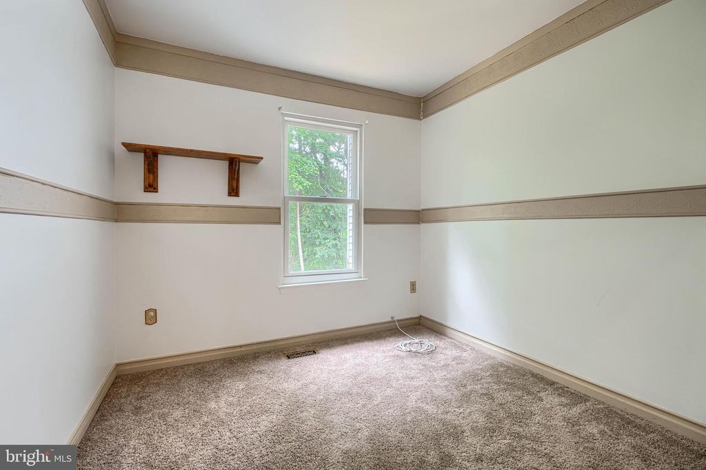 Image 20 of property listing at 9 LONG GREEN CT, Silver Spring, MD 20906