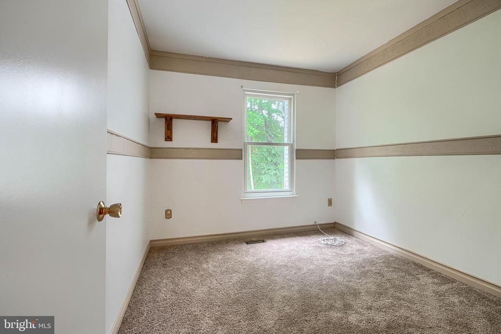 Image 21 of property listing at 9 LONG GREEN CT, Silver Spring, MD 20906