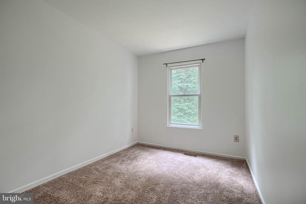 Image 23 of property listing at 9 LONG GREEN CT, Silver Spring, MD 20906