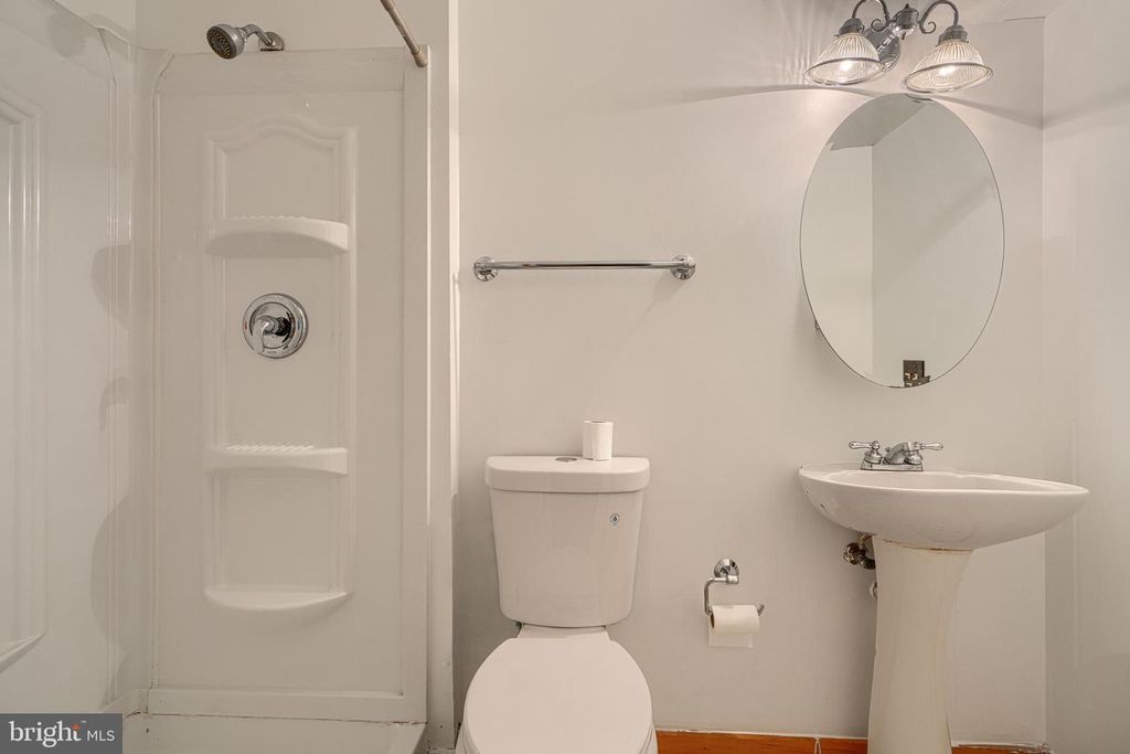 Image 25 of property listing at 9 LONG GREEN CT, Silver Spring, MD 20906