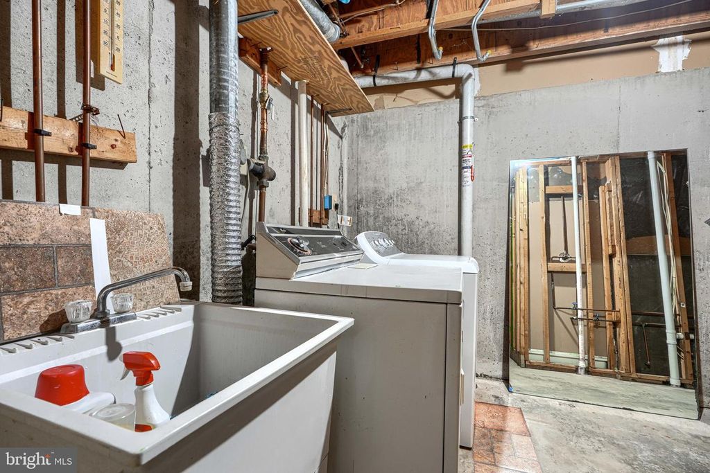 Image 29 of property listing at 9 LONG GREEN CT, Silver Spring, MD 20906