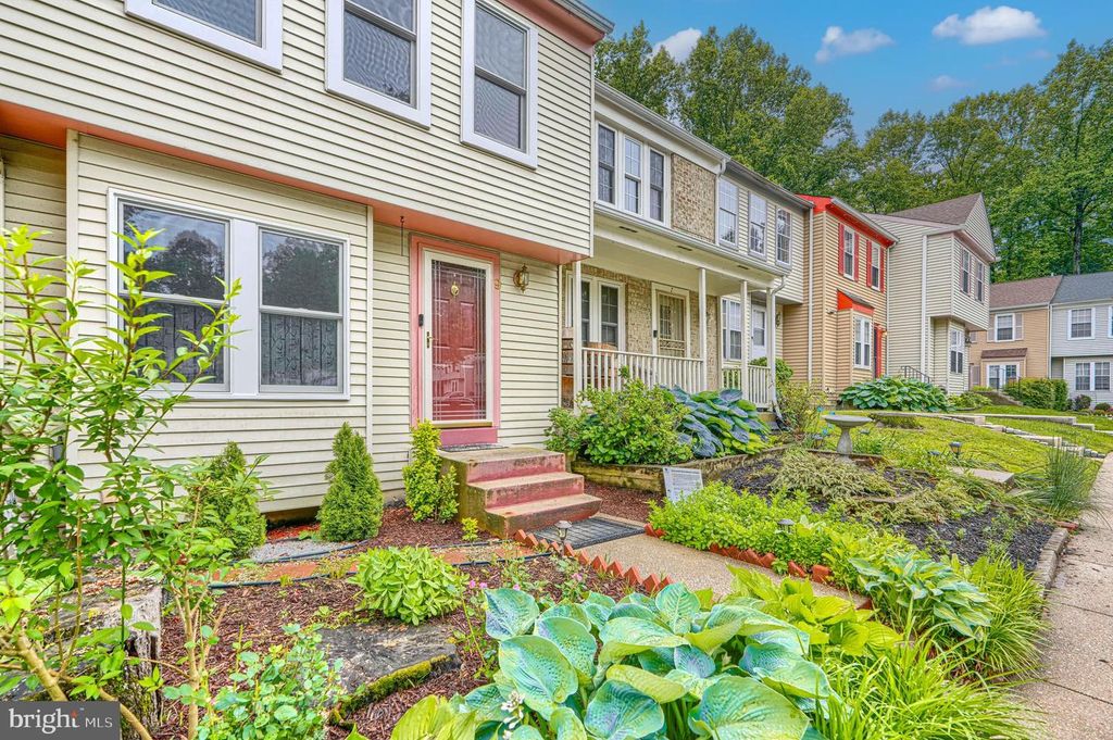 Image 3 of property listing at 9 LONG GREEN CT, Silver Spring, MD 20906