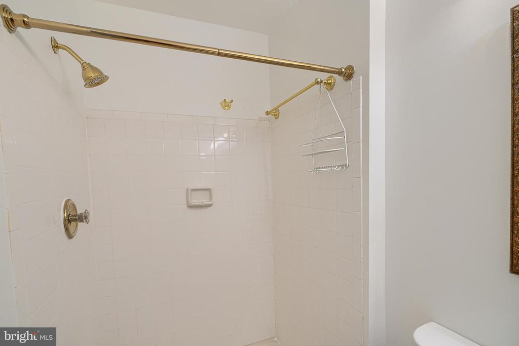 Image 32 of property listing at 9 LONG GREEN CT, Silver Spring, MD 20906