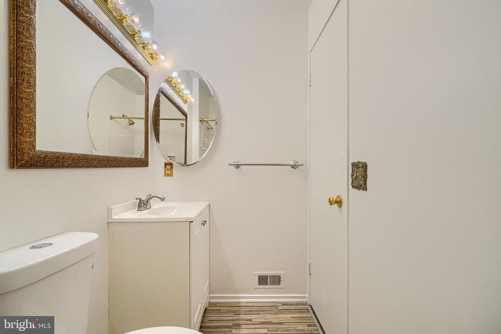 Image 33 of property listing at 9 LONG GREEN CT, Silver Spring, MD 20906