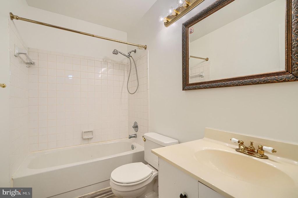 Image 35 of property listing at 9 LONG GREEN CT, Silver Spring, MD 20906