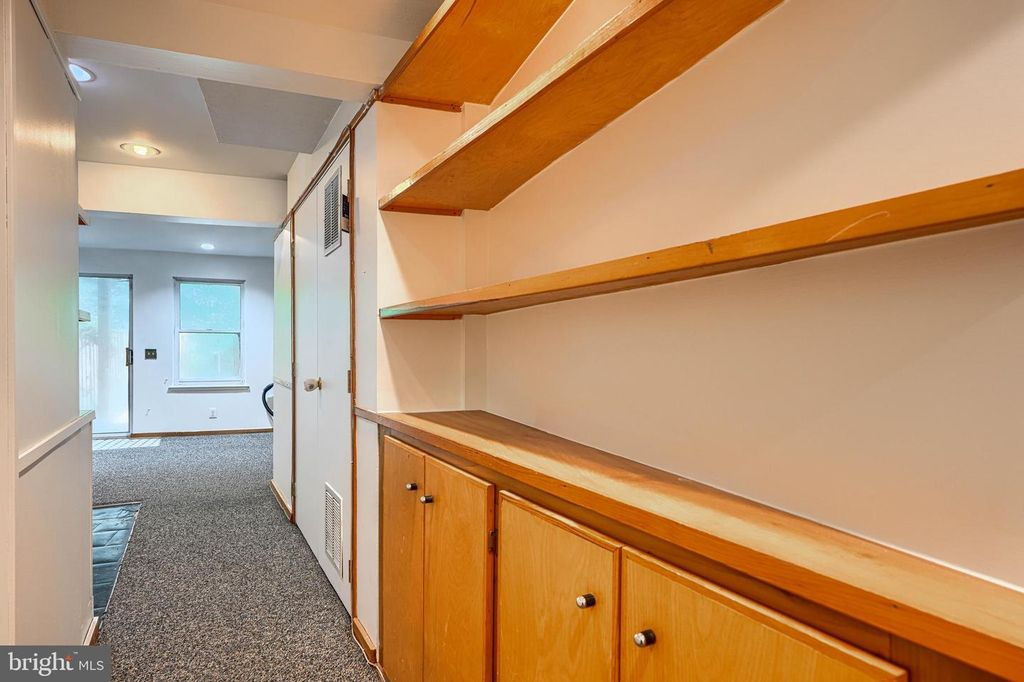 Image 37 of property listing at 9 LONG GREEN CT, Silver Spring, MD 20906
