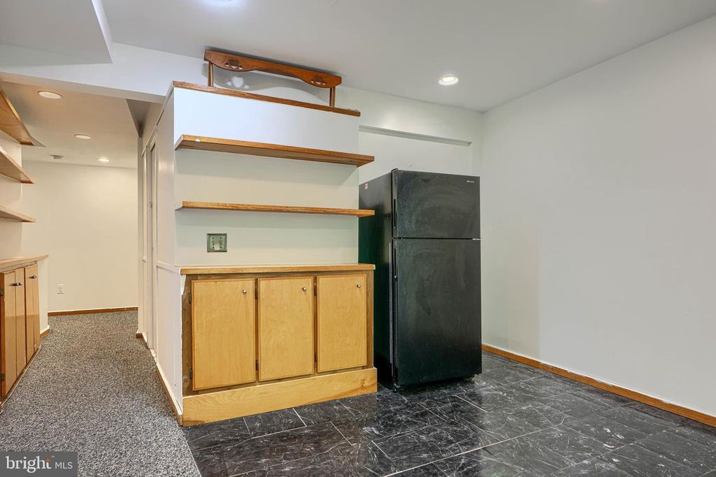 Image 39 of property listing at 9 LONG GREEN CT, Silver Spring, MD 20906