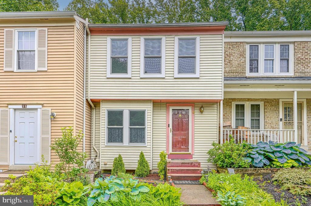 Image 4 of property listing at 9 LONG GREEN CT, Silver Spring, MD 20906