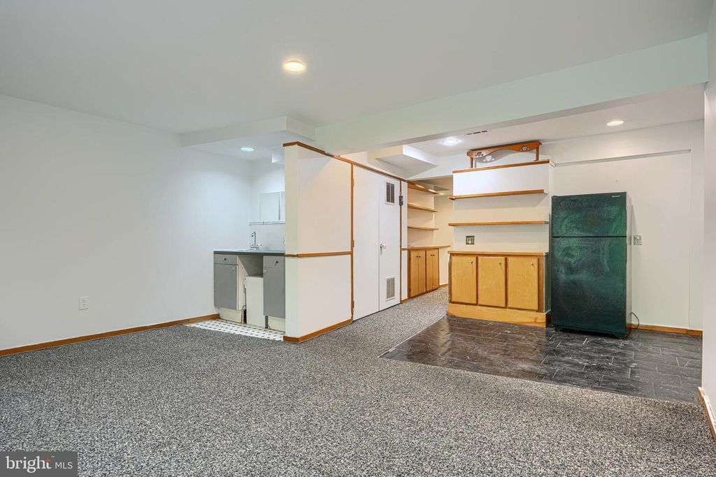 Image 42 of property listing at 9 LONG GREEN CT, Silver Spring, MD 20906