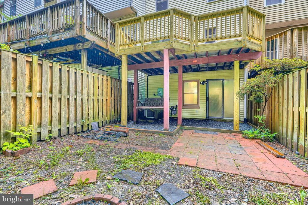 Image 45 of property listing at 9 LONG GREEN CT, Silver Spring, MD 20906