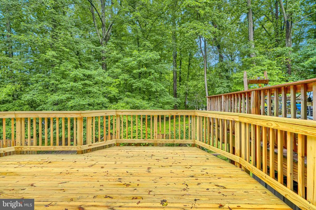 Image 47 of property listing at 9 LONG GREEN CT, Silver Spring, MD 20906