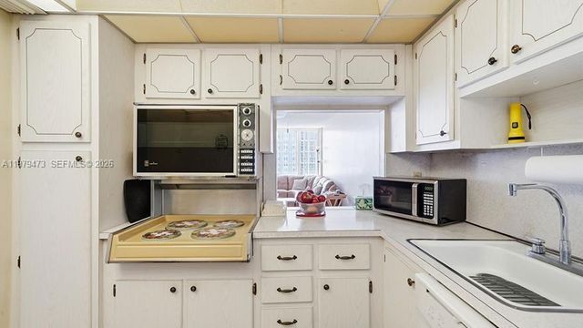 1825 S Ocean Dr 811, Hallandale Beach, FL 33009