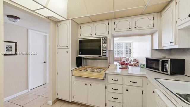 1825 S Ocean Dr 811, Hallandale Beach, FL 33009