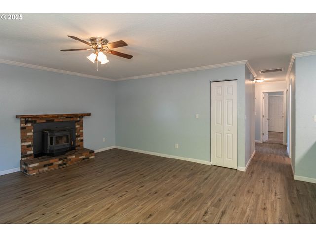 420 Nw ELIZABETH Ave, Winston, OR 97496