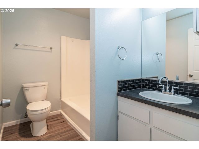 420 Nw ELIZABETH Ave, Winston, OR 97496
