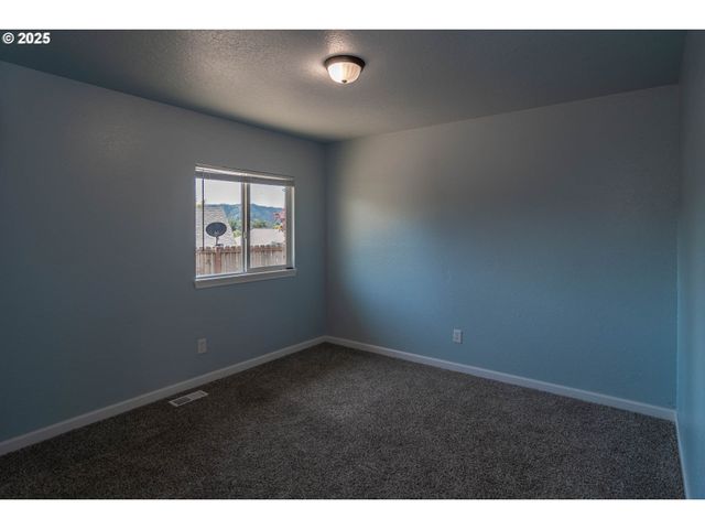 420 Nw ELIZABETH Ave, Winston, OR 97496