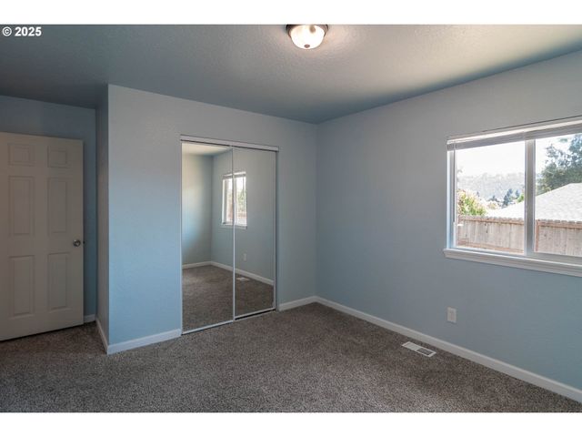 420 Nw ELIZABETH Ave, Winston, OR 97496