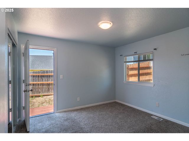 420 Nw ELIZABETH Ave, Winston, OR 97496
