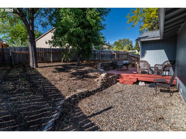 420 Nw ELIZABETH Ave, Winston, OR 97496