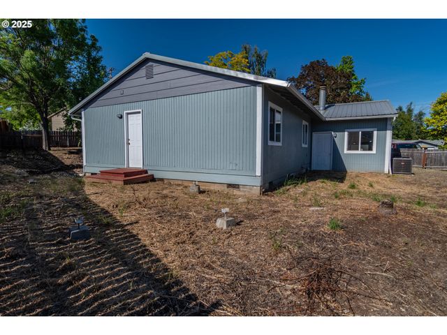 420 Nw ELIZABETH Ave, Winston, OR 97496