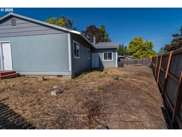 420 Nw ELIZABETH Ave, Winston, OR 97496