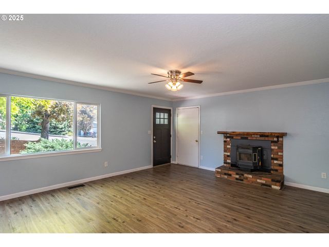 420 Nw ELIZABETH Ave, Winston, OR 97496