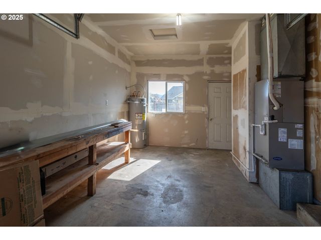 420 Nw ELIZABETH Ave, Winston, OR 97496
