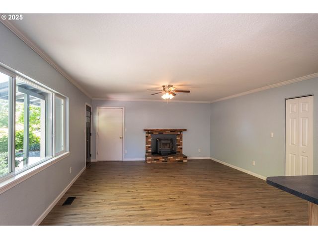 420 Nw ELIZABETH Ave, Winston, OR 97496