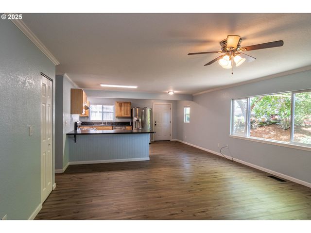420 Nw ELIZABETH Ave, Winston, OR 97496