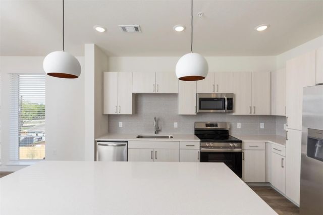 1690 North Loop 269, Houston, TX 77009