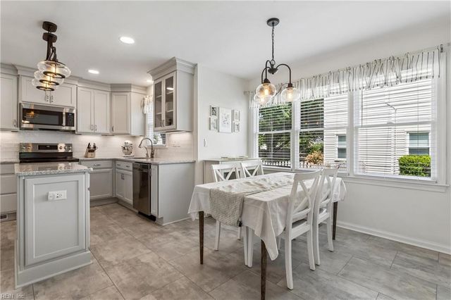 813 Beckley LN, Chesapeake, VA 23322