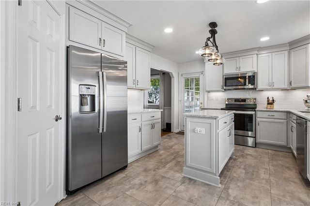 813 Beckley LN, Chesapeake, VA 23322