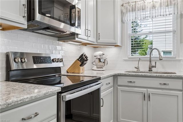 813 Beckley LN, Chesapeake, VA 23322